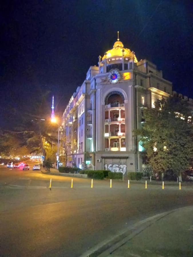 Апартаменты 10 Baratashvili St Тбилиси Экстерьер фото